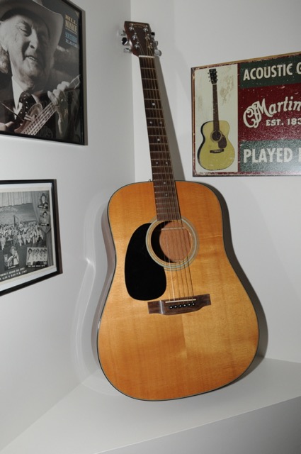 Martin D-18L